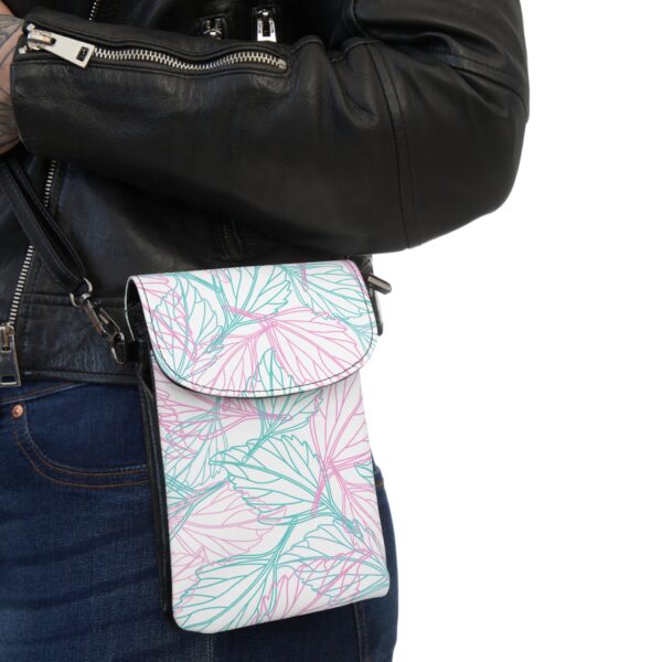 Elevate your daily essentials with our Chic Leaf Print Small Cell Phone Wallet—a perfect blend of fashion and function.